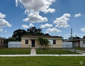 Building Photo - 3 bedroom in Miami Gardens FL 33054