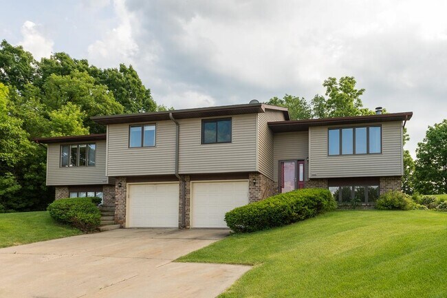 Building Photo - 2659 Aberdeen Ct