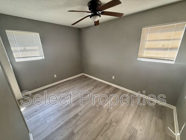 Building Photo - 3505 Fairview Dr