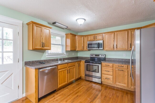 Building Photo - 4 Bedroom Rental in East Brainerd!