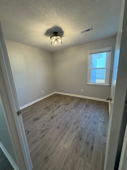 Building Photo - 1214 E Johnston St