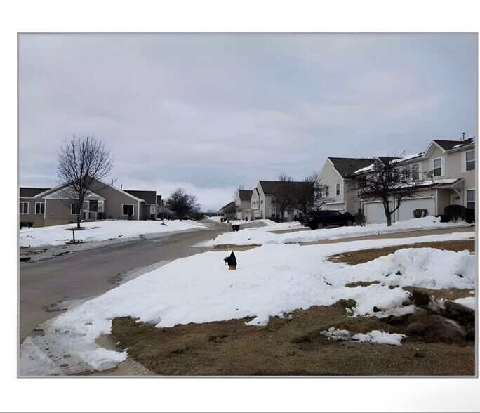 Building Photo - 1019 NE Greenview Dr