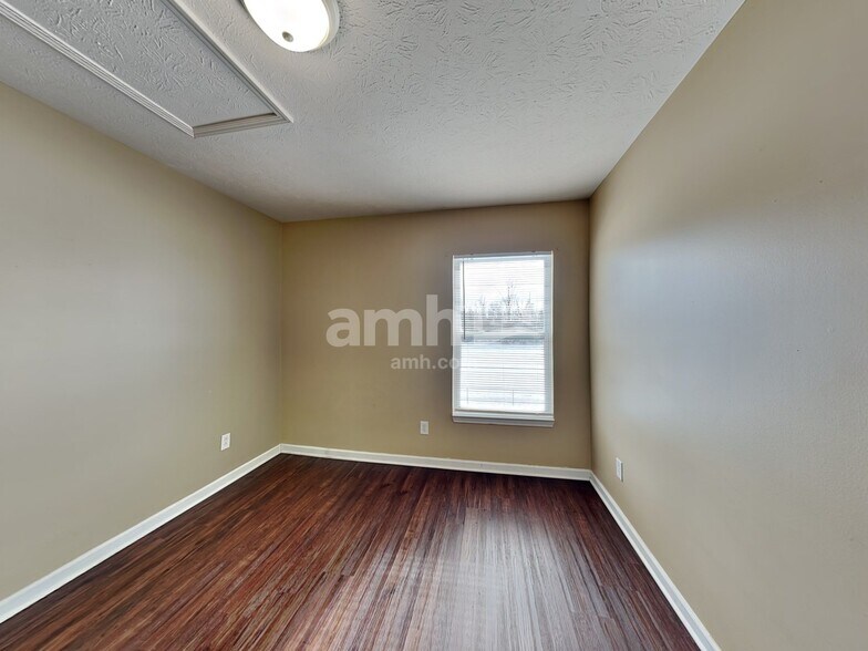 Building Photo - 5659 W Woodview Trl