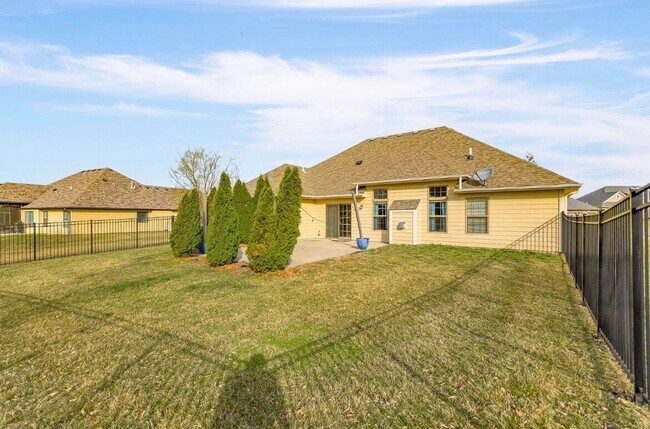 Building Photo - 1908 Lasso Cir