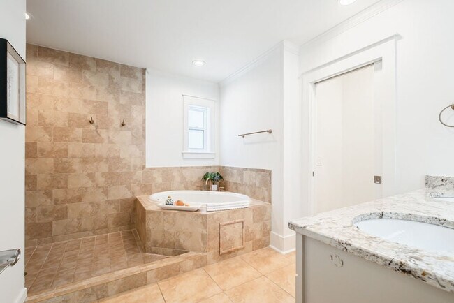 Building Photo - 22022 Front Beach Rd