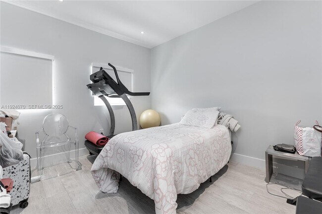 Building Photo - 18460 NE 30th Ave