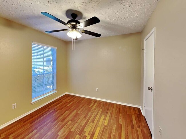 Building Photo - 410 Buoy Rd