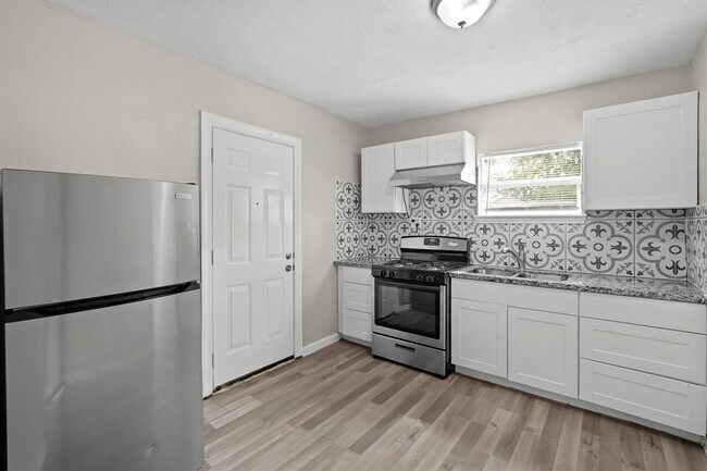 Building Photo - 523 Henke St
