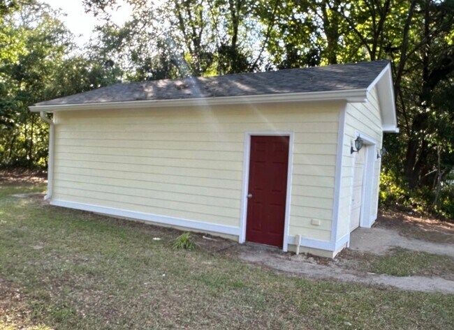 Building Photo - 104 Dorchester Ln