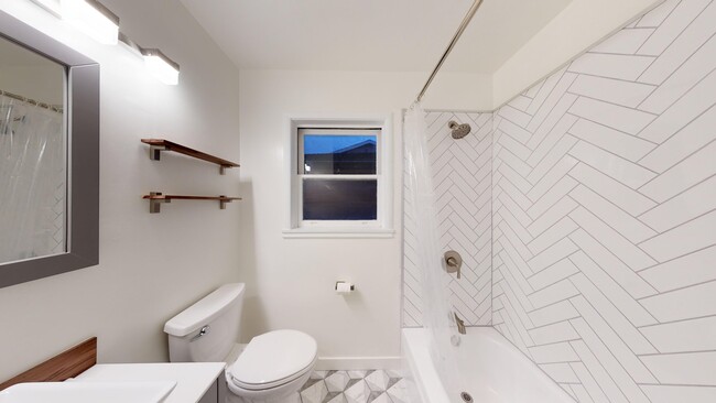 Building Photo - 3 Bedroom Home on Coroner Lot, Near Corona...