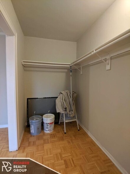Building Photo - 739 W Belmont Ave