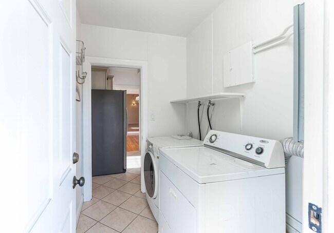 Building Photo - 6252 Commodore Sloat Dr