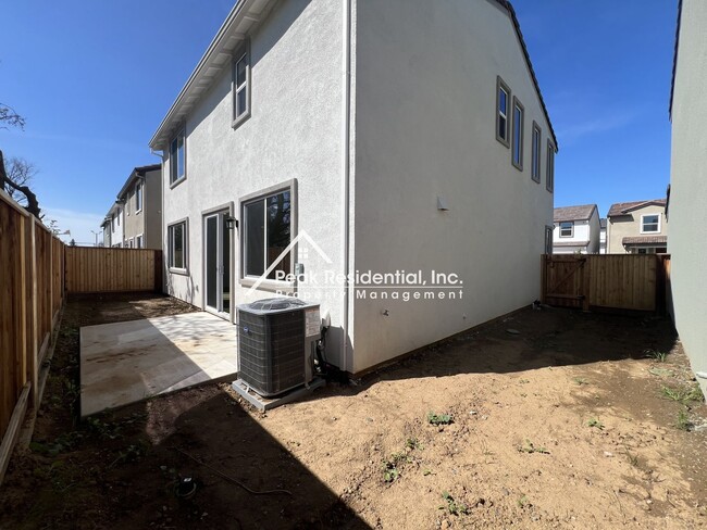 Building Photo - Brand New Sacramento 3bd/2.5ba Home With L...