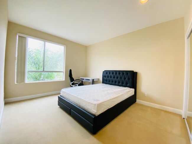 Building Photo - 10630 Wilkins Ave