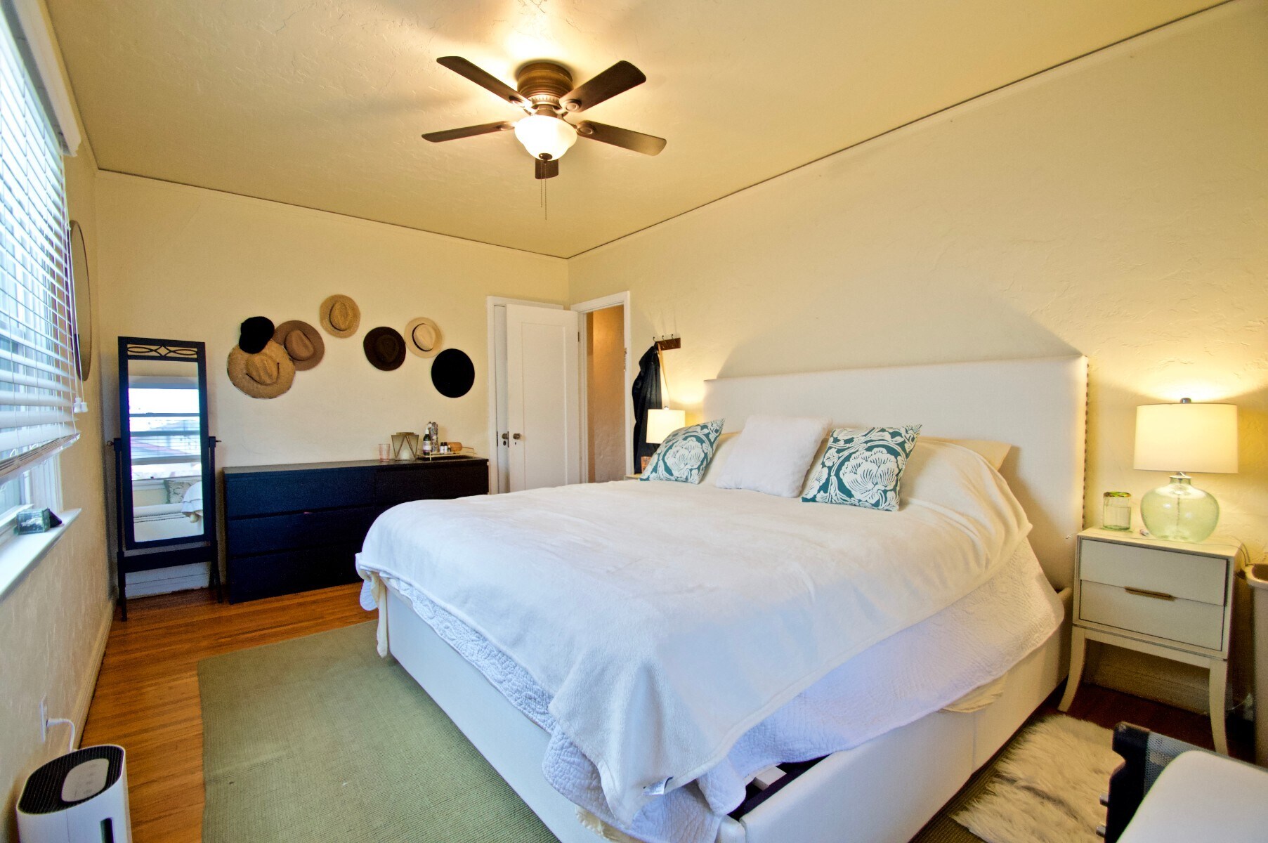 large bedroom - 4770 Bancroft St