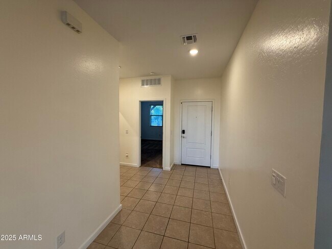 Building Photo - 14074 W Valentine St