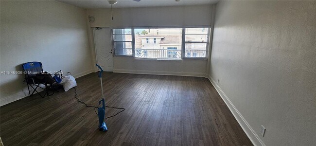 Building Photo - 4144 El Mar Dr