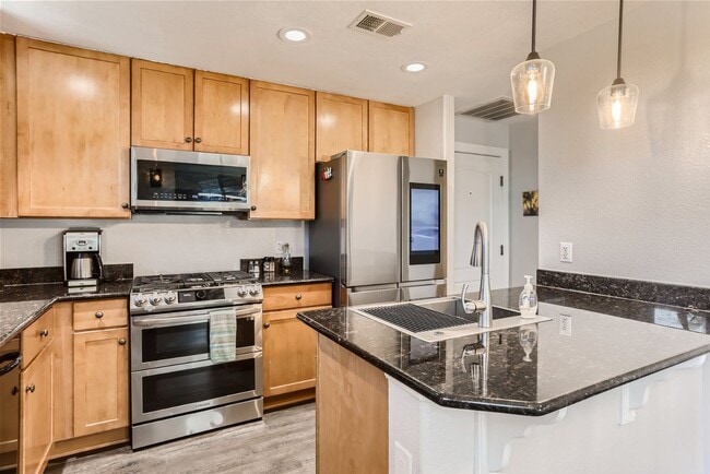 Building Photo - Highly desirable City Park one bed condo!