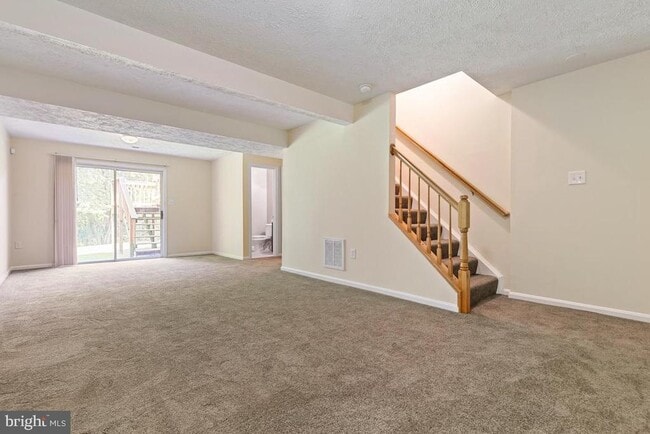 Building Photo - 6178 Oaklawn Ln