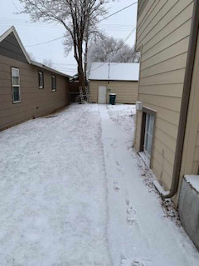 Building Photo - 732 Avenue F