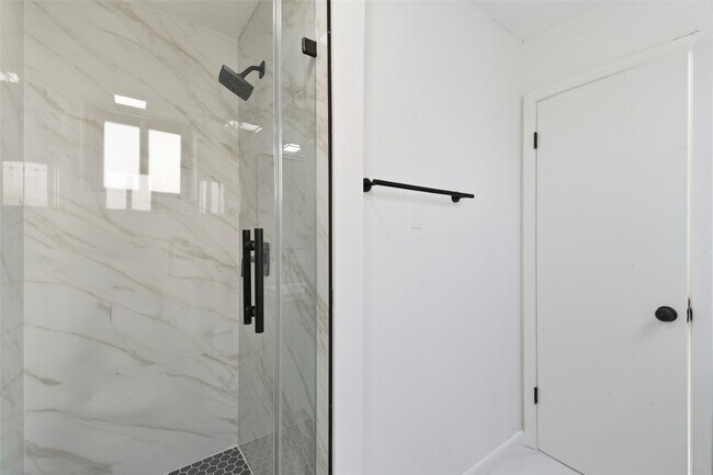 Building Photo - 16318 Cypress Point Dr