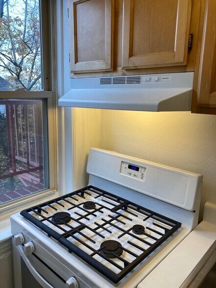 Building Photo - 5819 Bartlett St