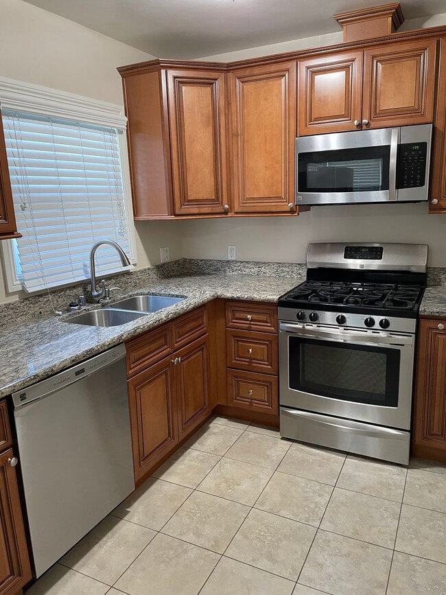 Building Photo - 71 Suffolk Ave