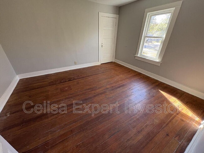 Building Photo - 1205 W Wildwood Ave