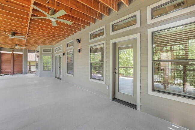 Building Photo - 270 Lake Grove Dr