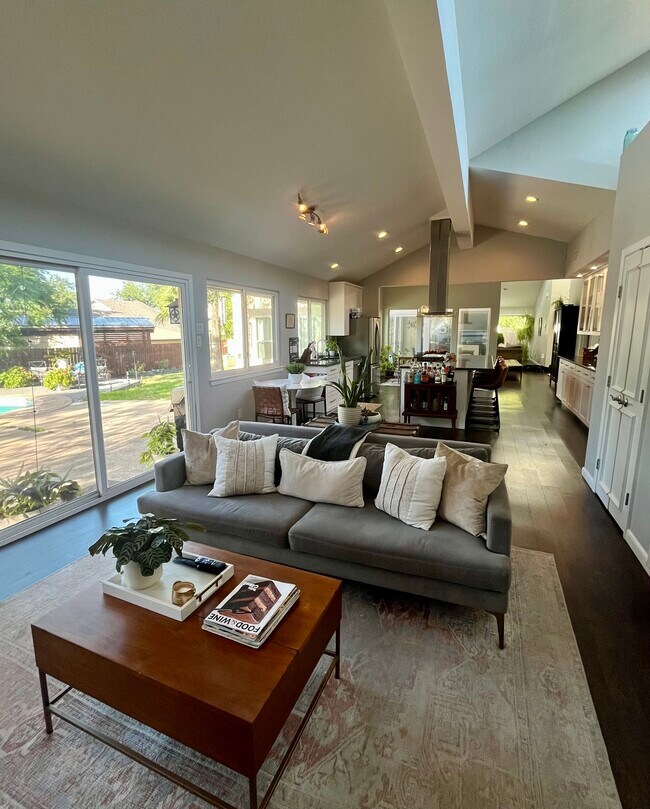 Building Photo - 4804 Greystone Dr