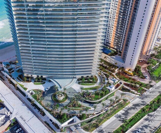 Building Photo - 18975 Collins Ave