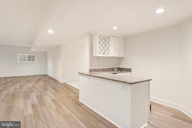 Building Photo - 7440 Old Maple Square