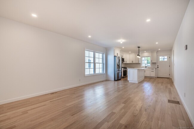 Building Photo - 330 Pleasantview Ave