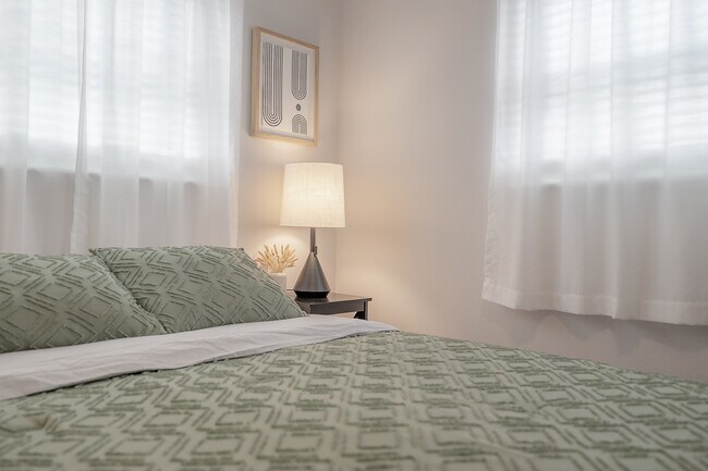 Building Photo - 2400 34th Ave N