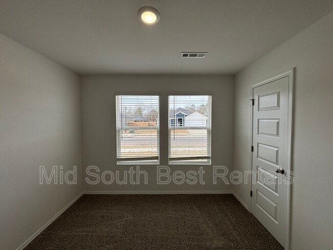 Building Photo - 6428 Newark Dr