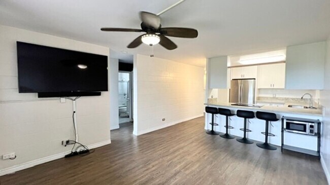 Building Photo - AVAILABLE NOW! Spacious 3-Bedroom, 2-Bath Corner-end Split-level Unit in Kaneohe with 1 Assigned ...