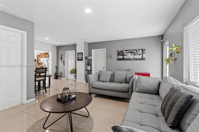 Building Photo - 14950 S Biscayne River Dr