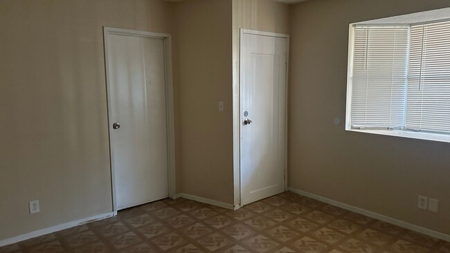 Building Photo - ONE BEDROOM ONE BATHROOM APARTMENT AVAILABLE FOR RENT !!!