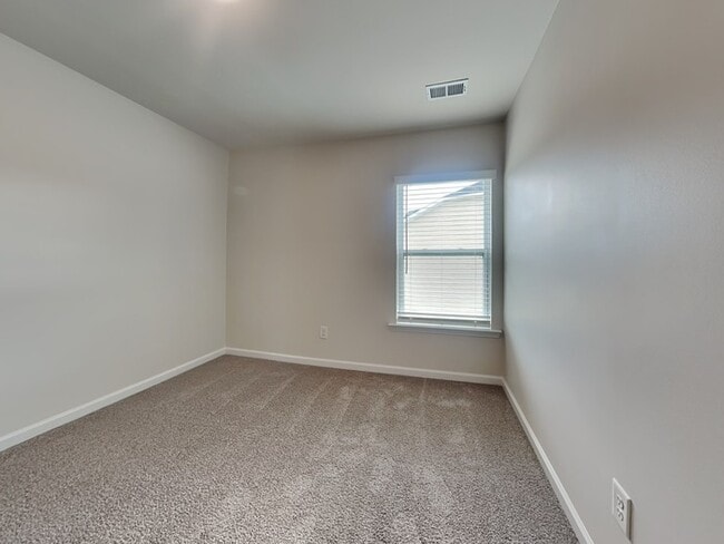 Building Photo - 118 Bent Holly Dr