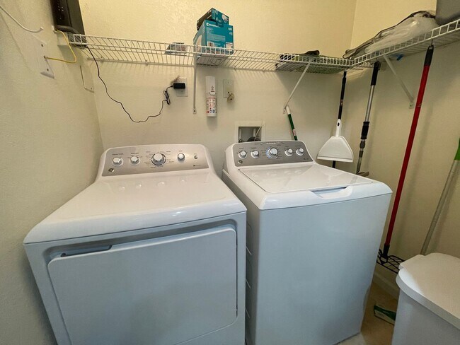 Building Photo - ANNUAL RENTAL - FULLY FURNISHED 1 BED / 1 ...