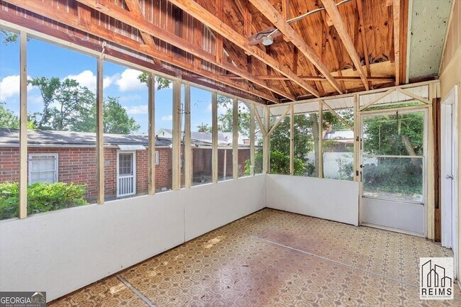 Building Photo - 1926 Howard Ave