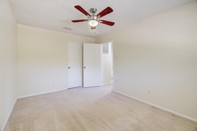 Building Photo - 2807 Planters St