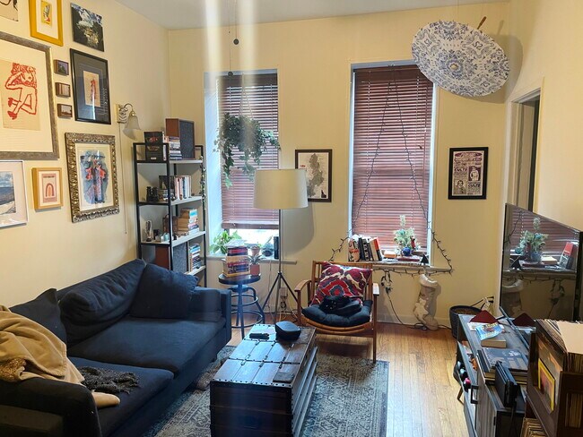 Primary Photo - 1627 N Winchester Ave