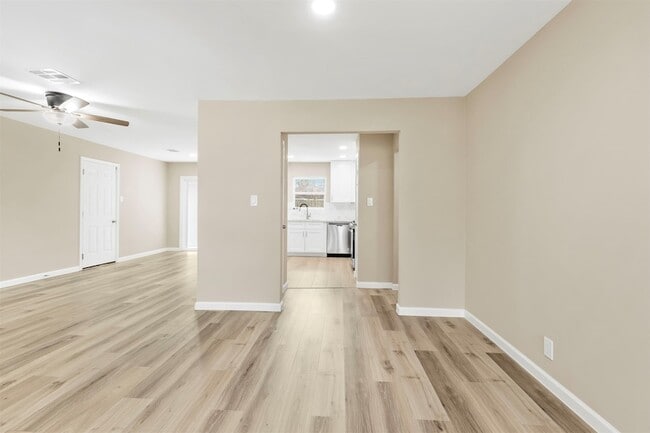 Building Photo - 10615 Clematis Ln