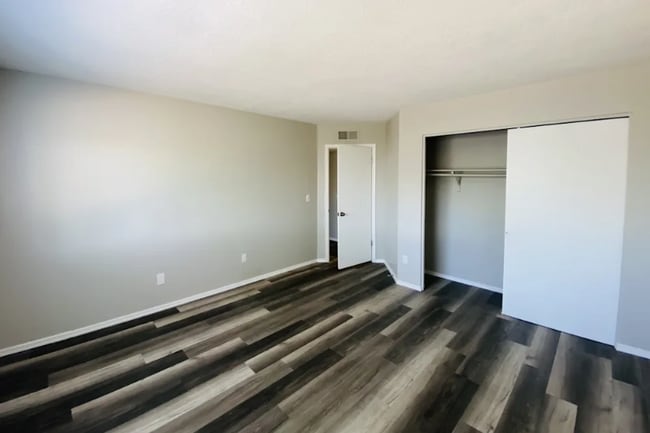 Building Photo - 1808 W Curry Dr