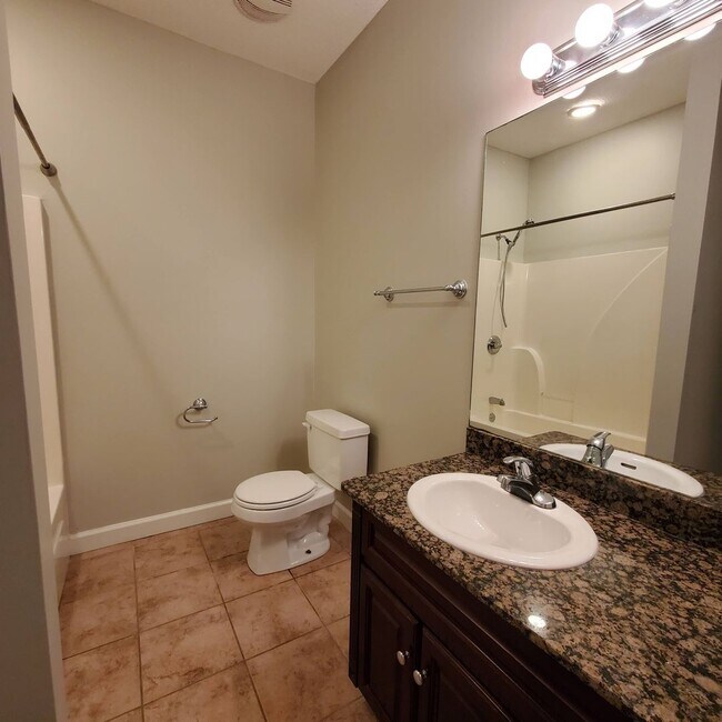 Building Photo - Luxurious and Spacious 3BR/2BA Rental Home...