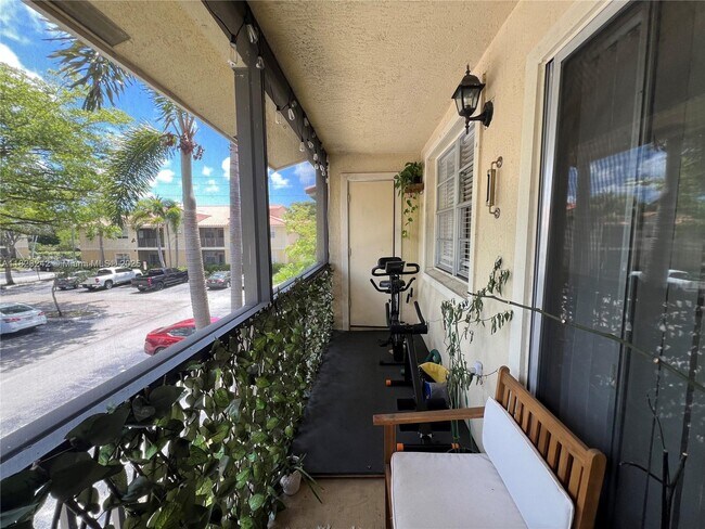 Building Photo - 1227 SW 46th Ave