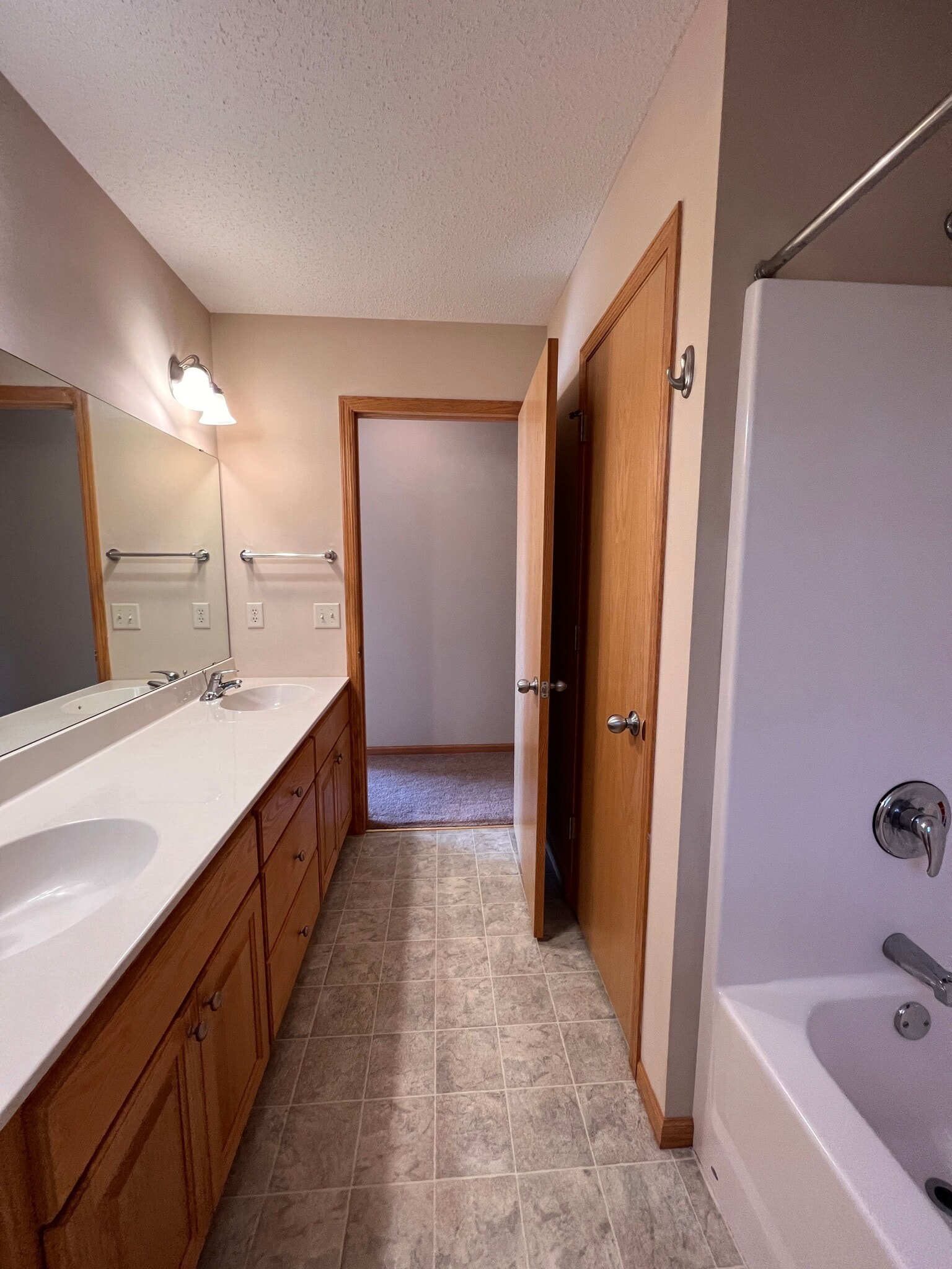 Building Photo - 593 W 9th St