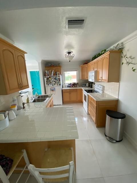 Building Photo - 6601 Lake Clarke Dr