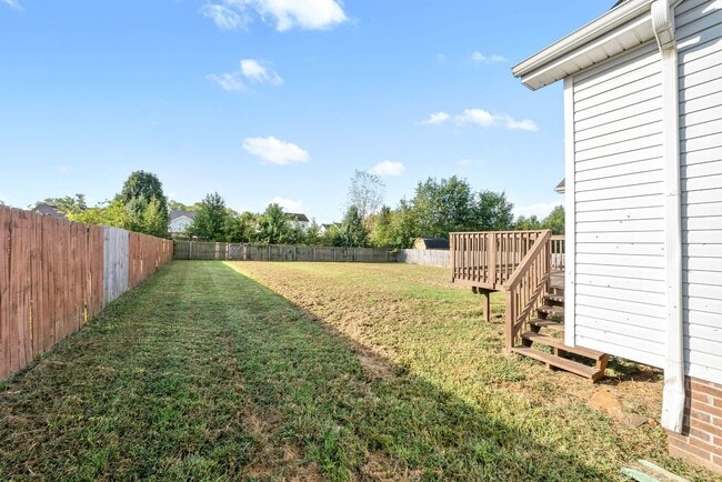 Building Photo - Pet Friendly Three Bedroom with Bonus!